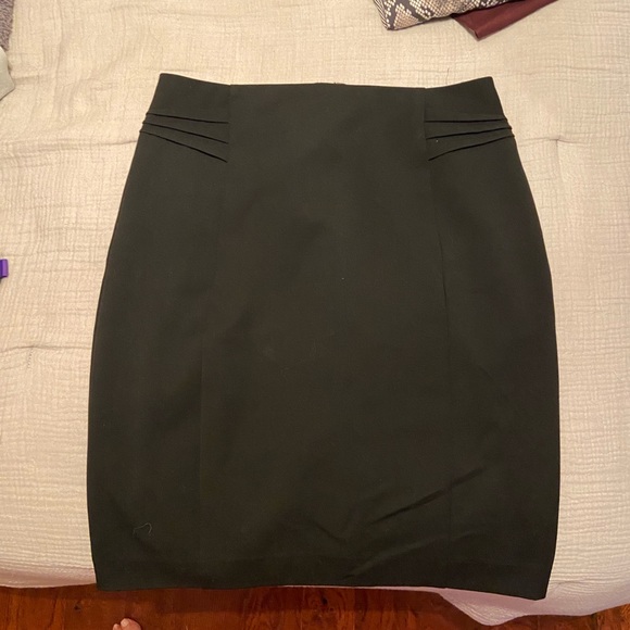 Express Dresses & Skirts - NEVER WORN - size 6 express pencil skirt